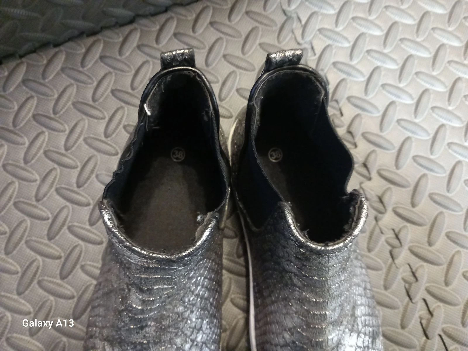 Chelsea-laarzen met metallic slangenprint – Maat 38 – photo 7